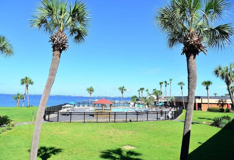 בית מלון כפרי Quality Inn & Suites Gulf Breeze Bayside Near Pensacola Beach