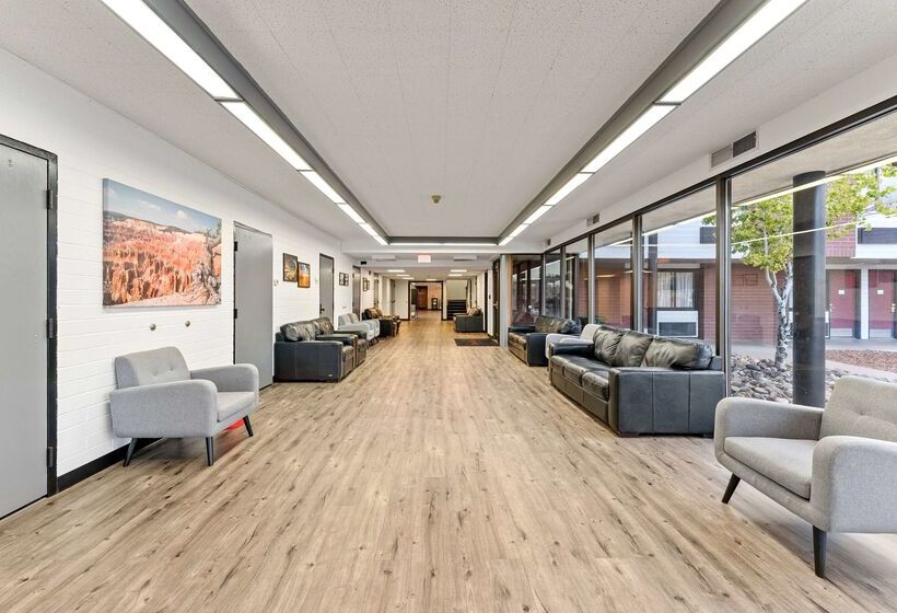 هتل Ramada By Wyndham Cedar City