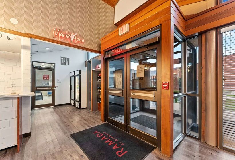 هتل Ramada By Wyndham Cedar City