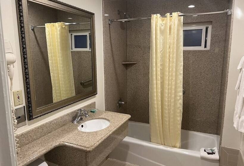 هتل Redondo Inn And Suites