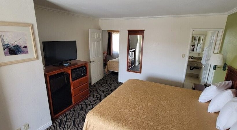 هتل Redondo Inn And Suites