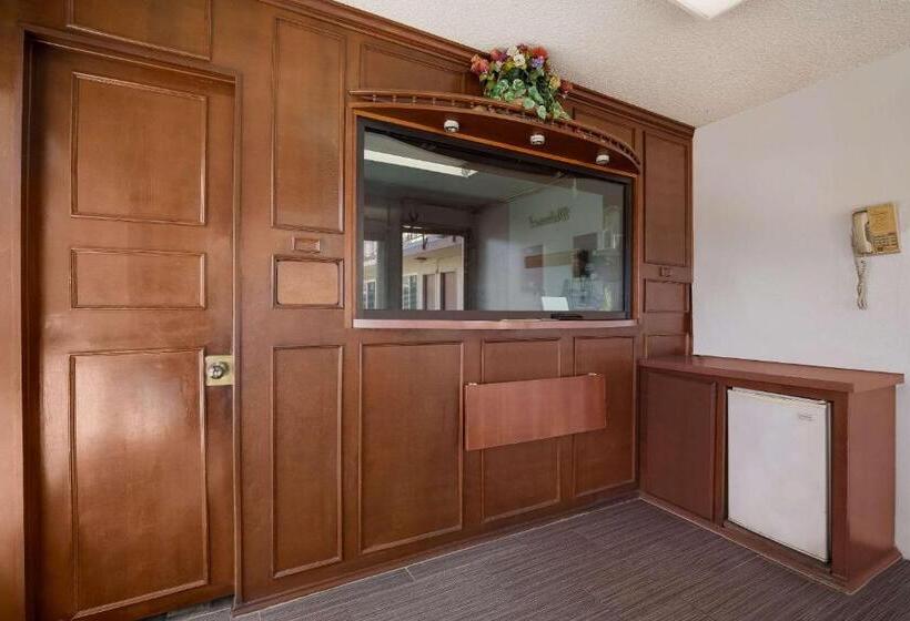 Отель Rodeway Inn San Bernardino