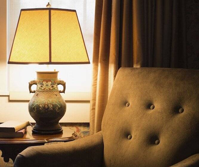 هتل The 1770 House Restaurant & Inn