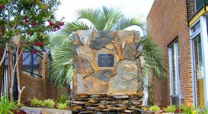 Отель Travelers Inn & Suites