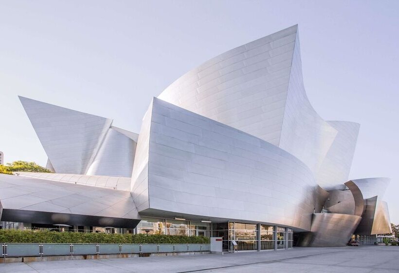 فندق Travelodge Inn & Suites By Wyndham Fullerton