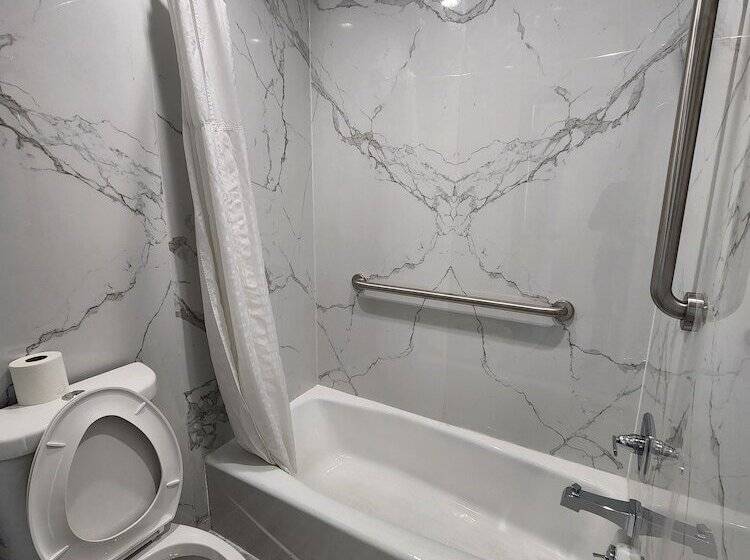 فندق Travelodge Inn & Suites By Wyndham Fullerton