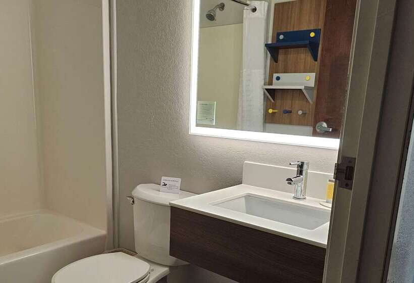 Microtel Inn & Suites By Wyndham Bushnell