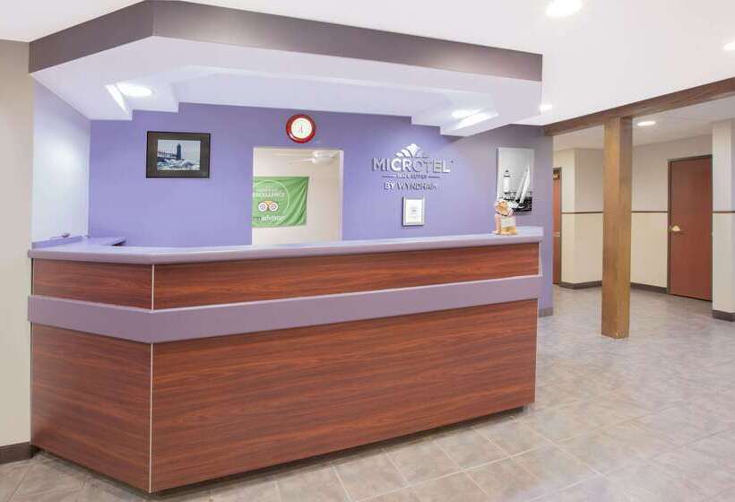 Microtel Inn & Suites By Wyndham Manistee