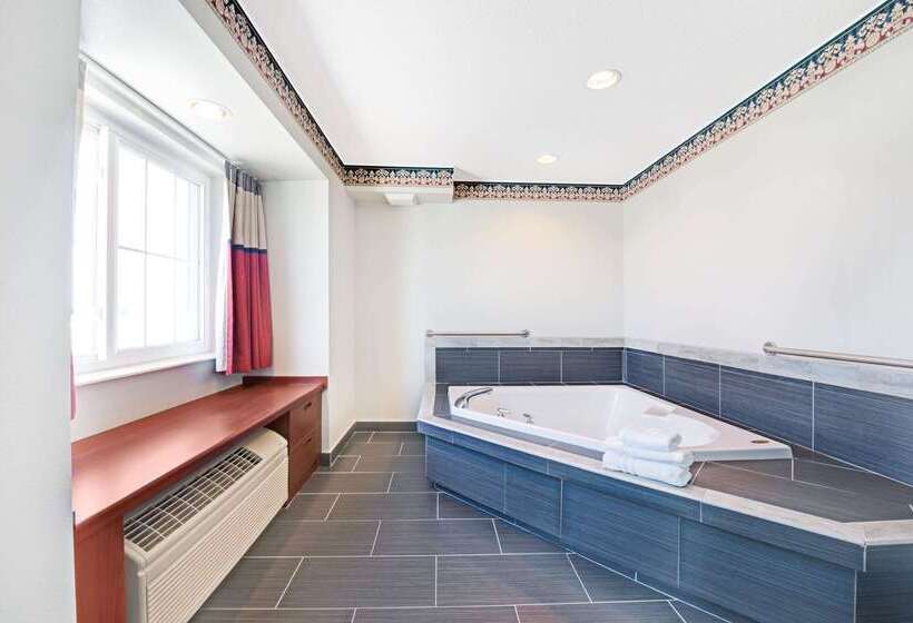 Microtel Inn & Suites Urbandale