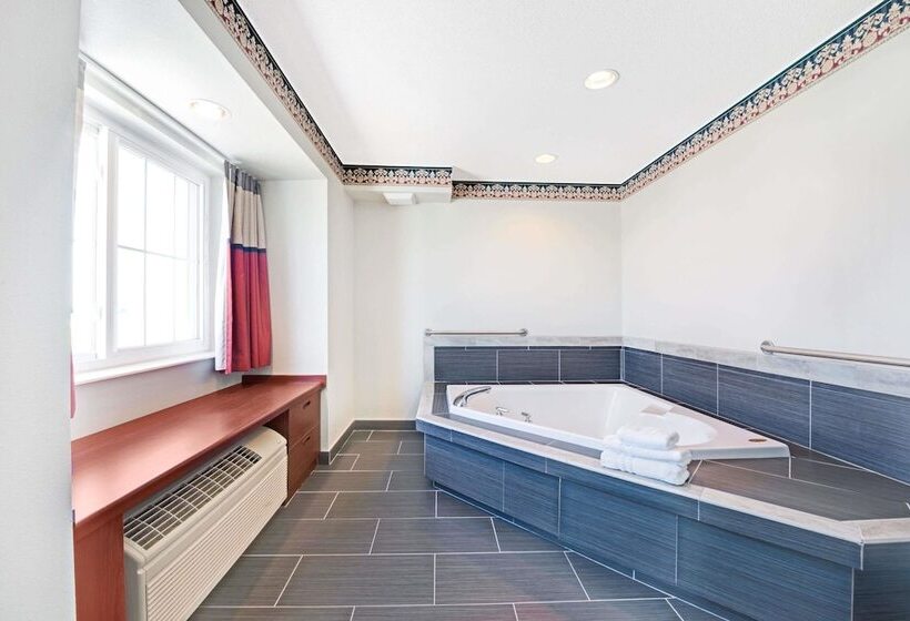 Microtel Inn & Suites Urbandale