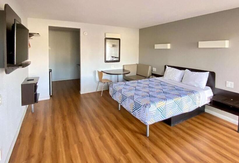 Motel 6 Delano, Ca