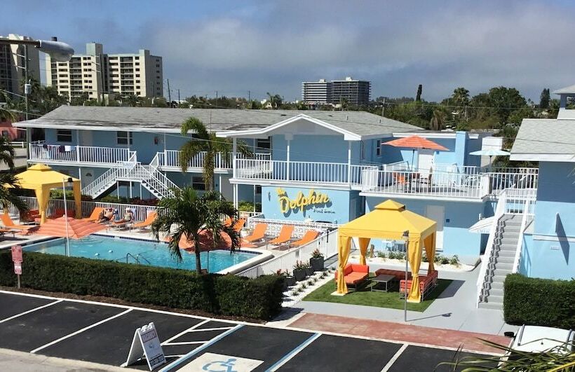 فندق على الطريق St. Pete Beach Suites