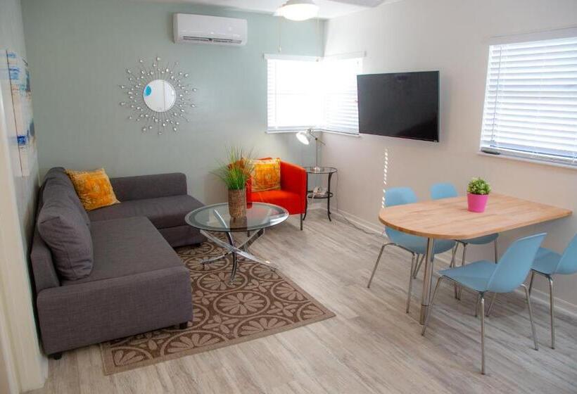 فندق على الطريق St. Pete Beach Suites