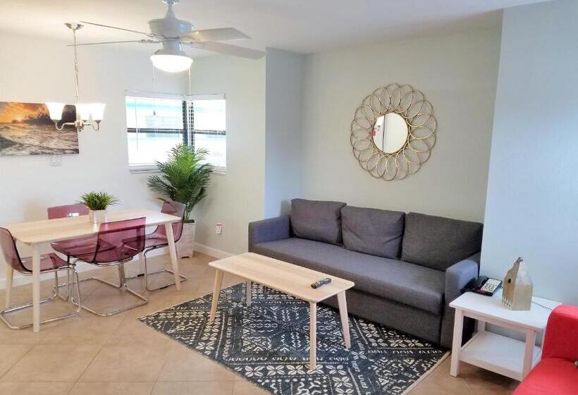 מוטל St. Pete Beach Suites