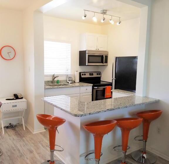 فندق على الطريق St. Pete Beach Suites