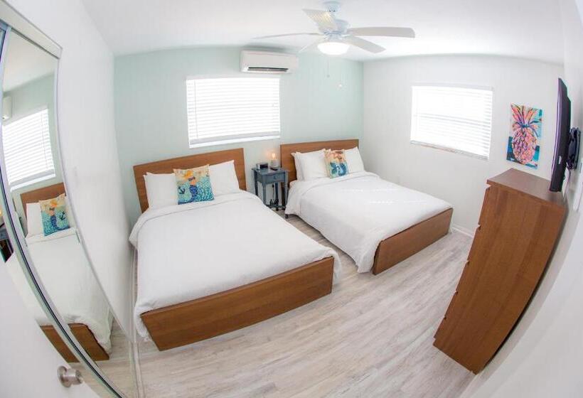 فندق على الطريق St. Pete Beach Suites