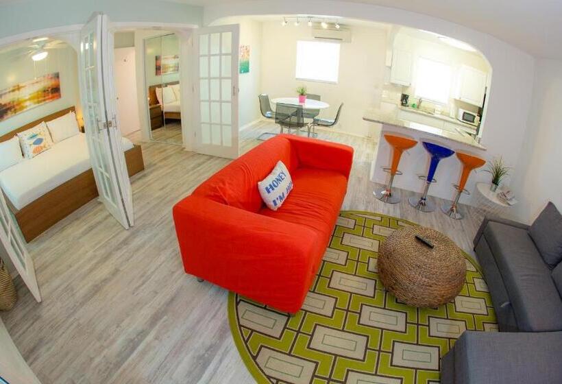 فندق على الطريق St. Pete Beach Suites