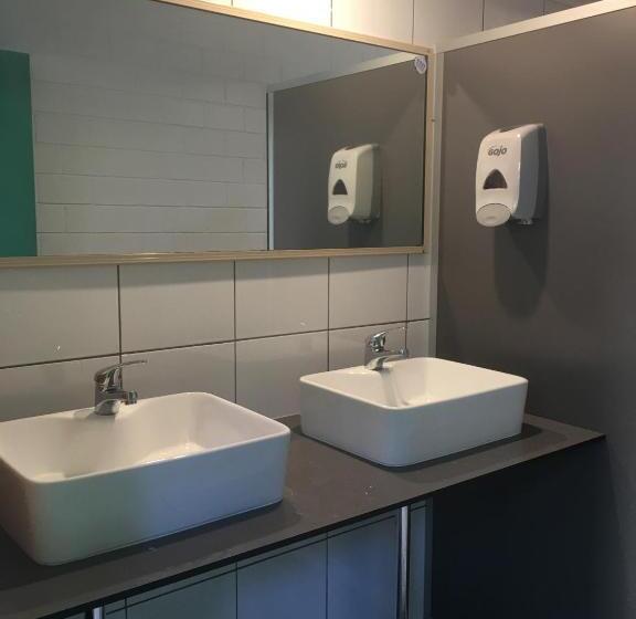 هاستل Backpackers Inn On The Beach