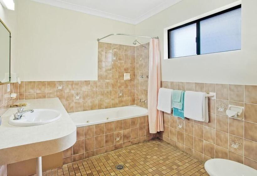 مُتل Bega Village Motor Inn