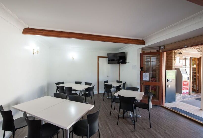 فندق على الطريق Jacaranda Place Motor Inn