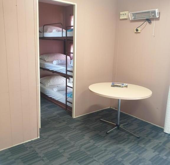 فندق على الطريق Newell Hwy Caravan Park