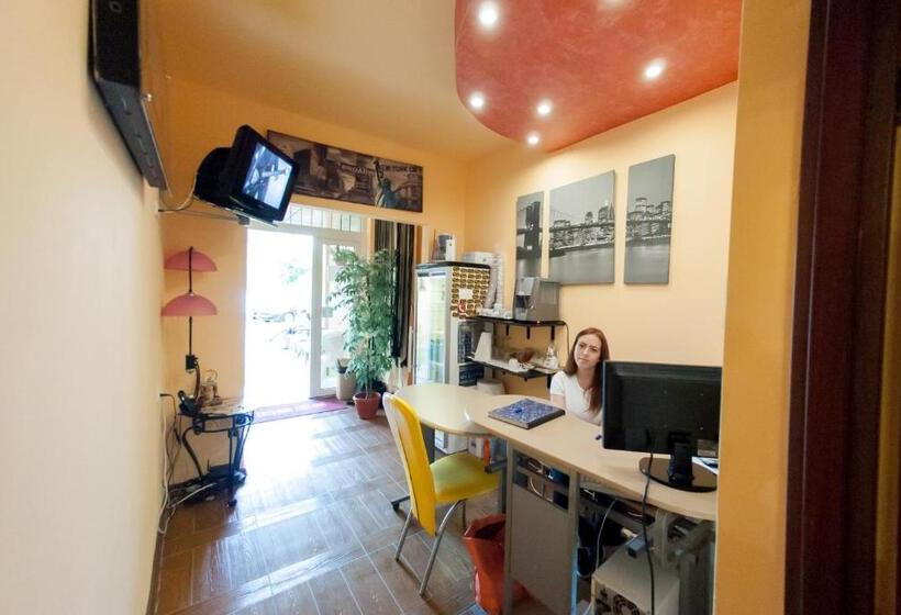 ペンション Hostel Mignon Mamaia Private Rooms With Free Parking