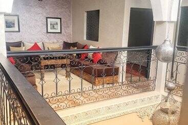 تختخواب و صبحانه Riad  Ksar Aylan