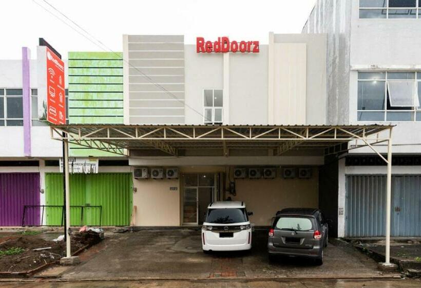 هتل Reddoorz @ Graha Cemerlang Maros