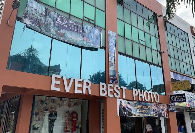 בית מלון כפרי Spot On 89900 Jesselton Capsule Inn