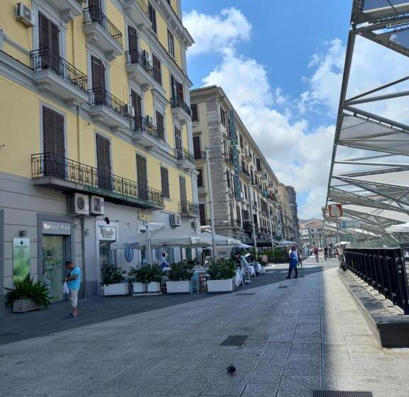 پانسیون Ale Naples Holiday