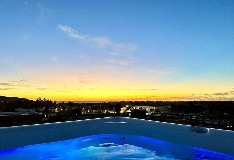 تختخواب و صبحانه Baja House