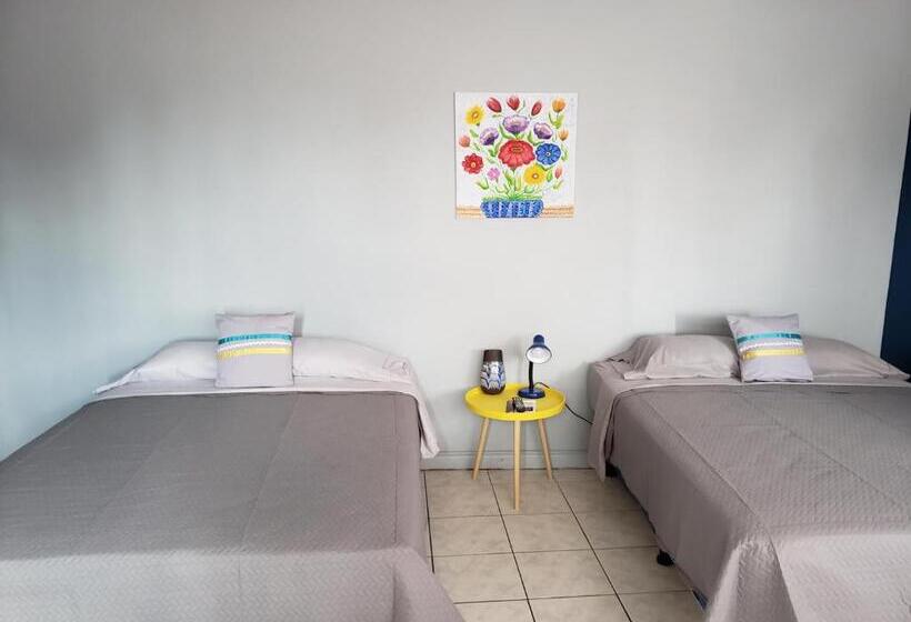 تختخواب و صبحانه Hostal Casa Azul