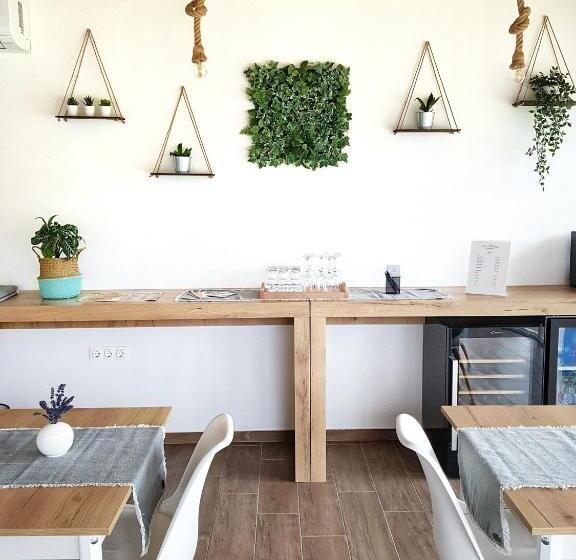 مبيت وإفطار Naturella Panzió