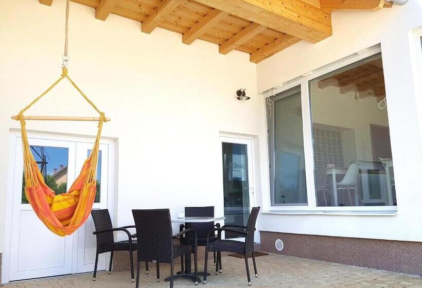 مبيت وإفطار Naturella Panzió