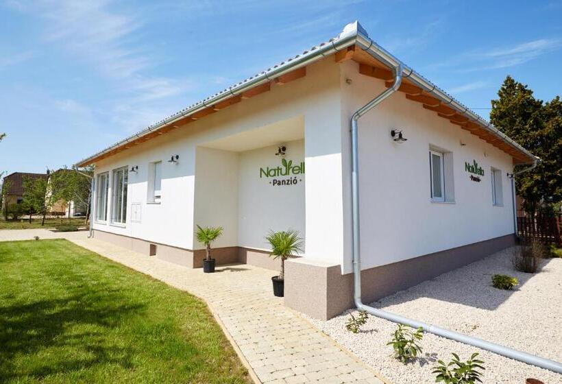 مبيت وإفطار Naturella Panzió