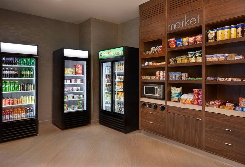 فندق Courtyard By Marriott Oshawa