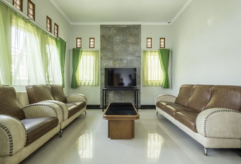 هتل Oyo 2072 Wisma Teratai