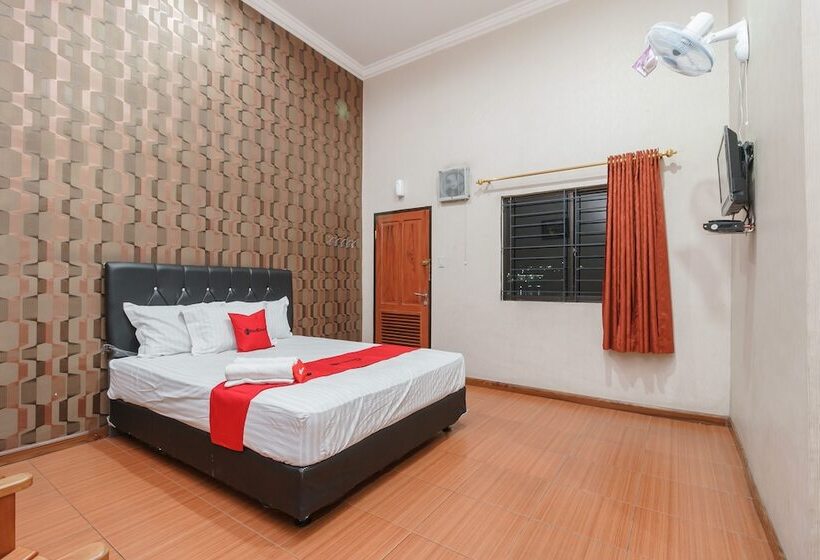 هتل Reddoorz Near Danau Toba Parapat