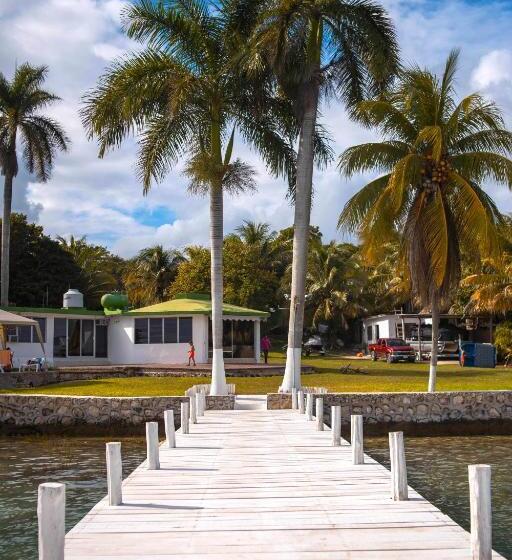 هتل Royal Palm Bacalar Cabañas & Lagoon Club