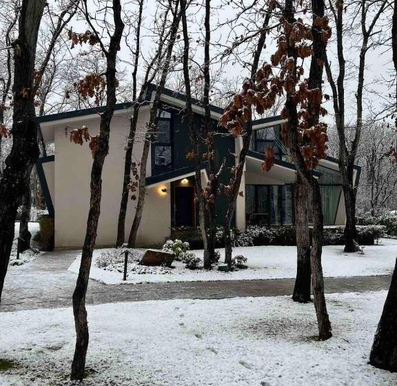 هتل Utopia Forest