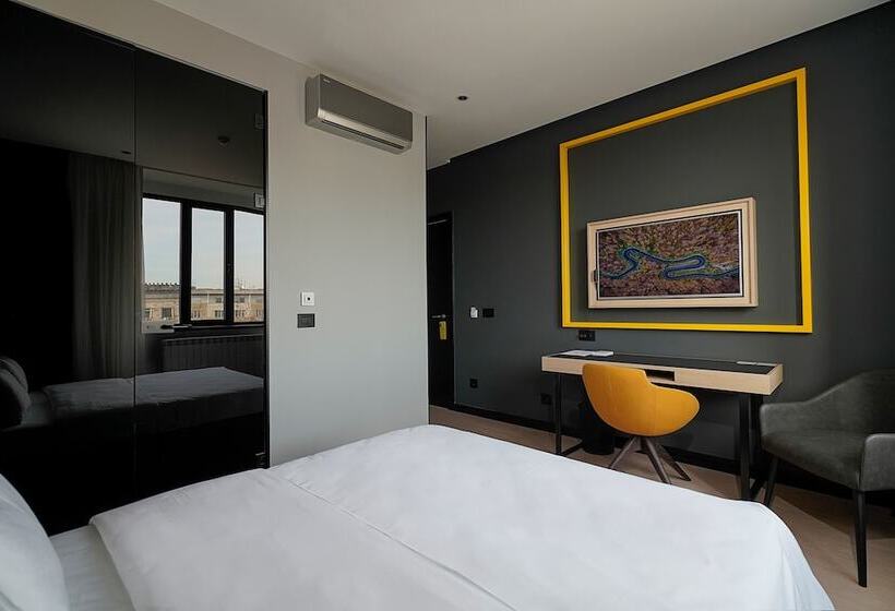 پانسیون Maccani Black Luxury Suites