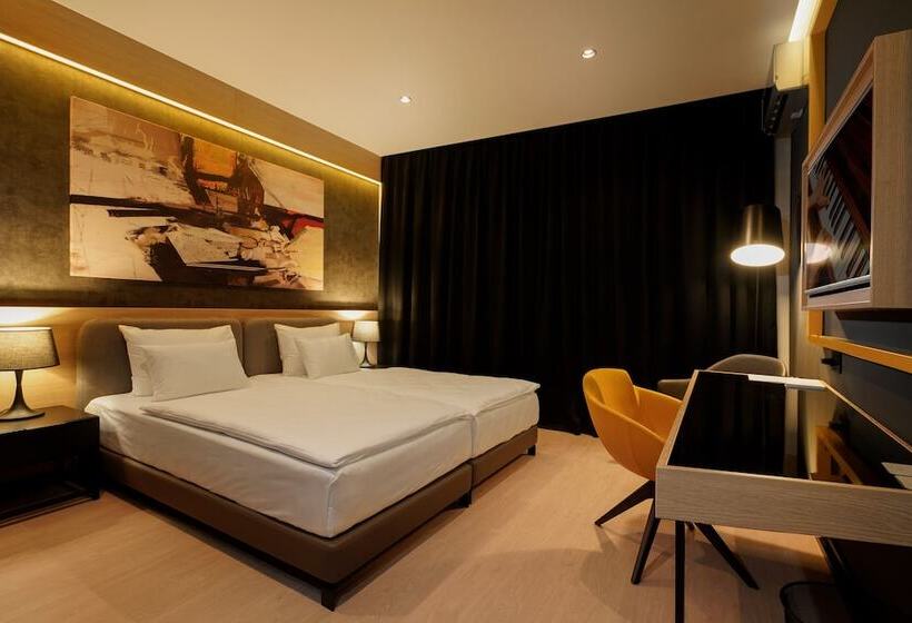 پانسیون Maccani Black Luxury Suites