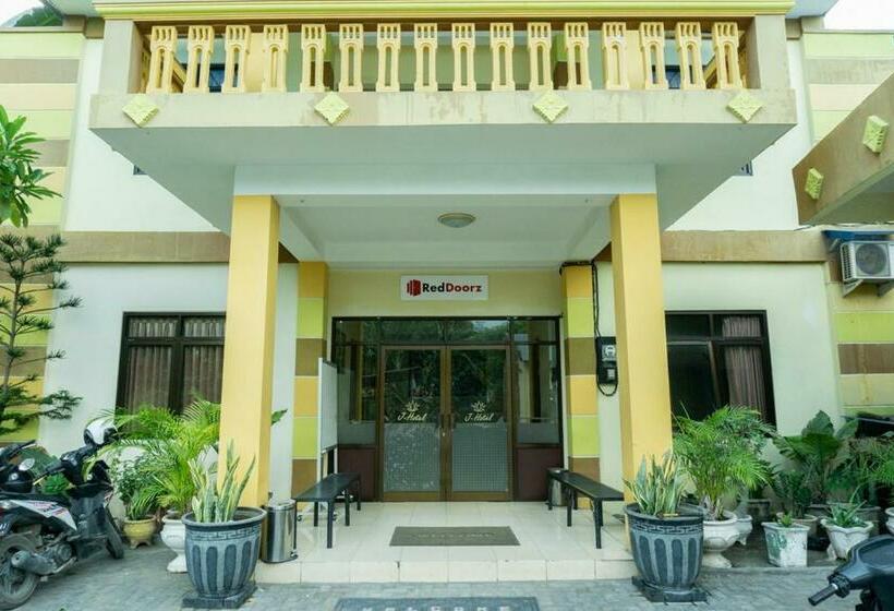 پانسیون Reddoorz @ Gatot Subroto Ende