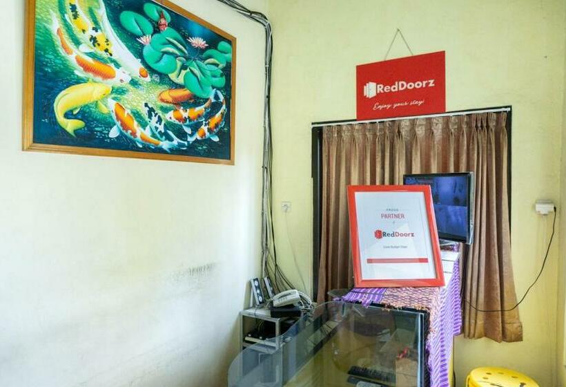 پانسیون Reddoorz @ Gatot Subroto Ende