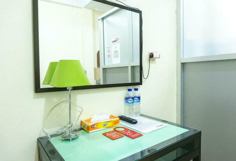 پانسیون Reddoorz @ Gatot Subroto Ende