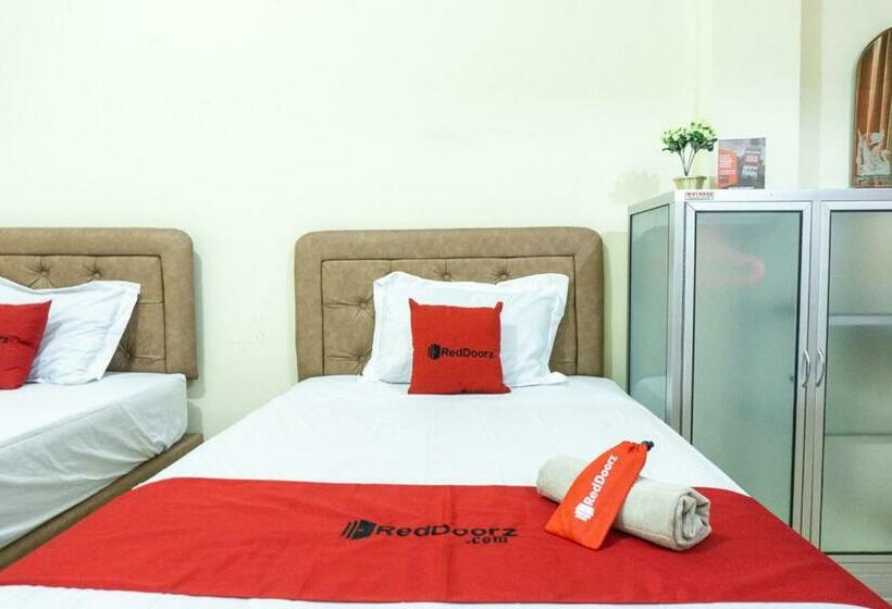پانسیون Reddoorz @ Gatot Subroto Ende