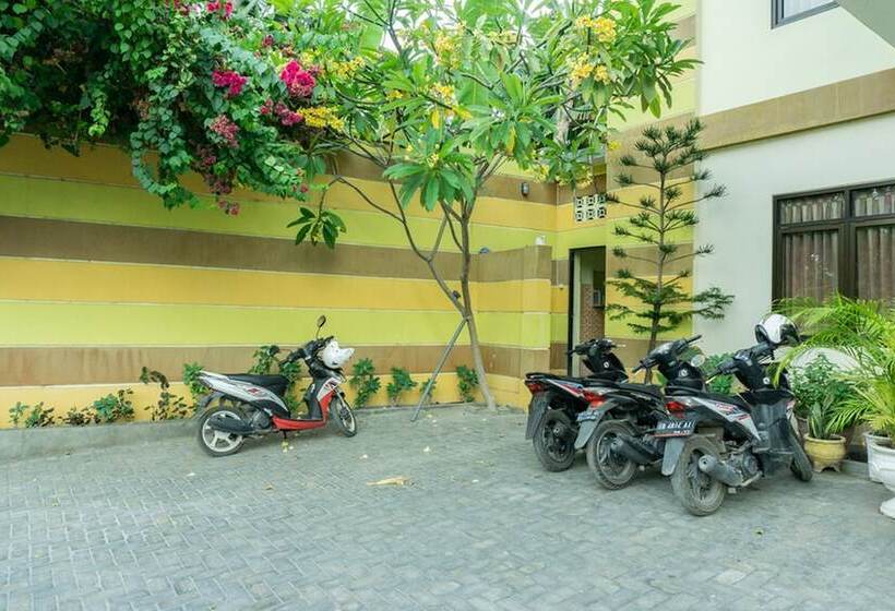 پانسیون Reddoorz @ Gatot Subroto Ende