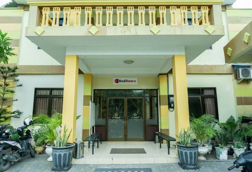 پانسیون Reddoorz @ Gatot Subroto Ende