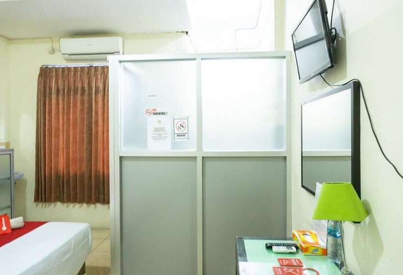 پانسیون Reddoorz @ Gatot Subroto Ende