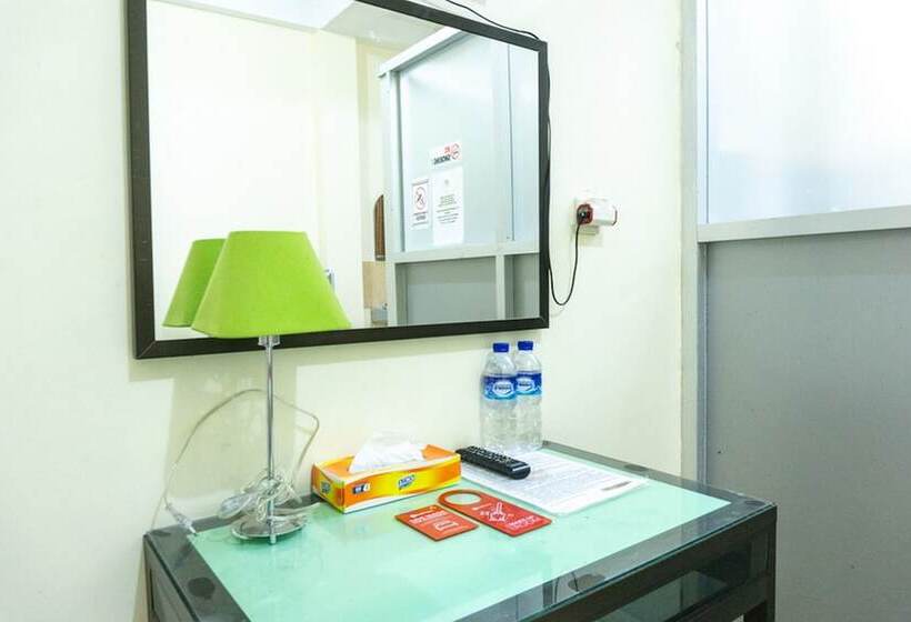 پانسیون Reddoorz @ Gatot Subroto Ende